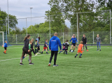 Laatste training S.K.N.W.K. JO7-1 (partijtje tegen de ouders) van maandag 27 mei 2024 (5/180)